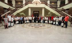 BURSA'DA BAŞARININ ADRESİ EĞİTİM! VALİ EROL AYYILDIZ, ŞAMPİYON ÖĞRENCİLERLE BULUŞTU