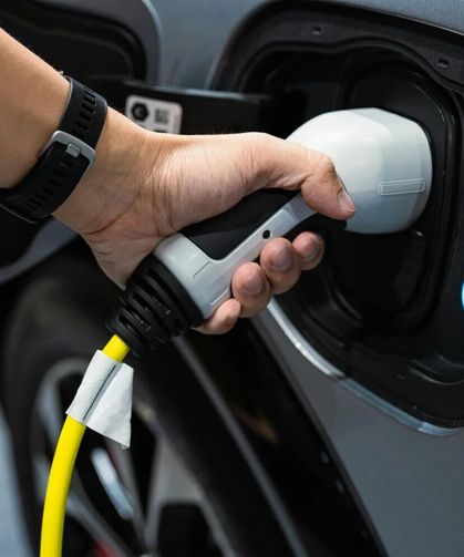 Elektrikli araçlar resmi tahminleri yıktı geçti: Sürücüler EV’leri sevdi