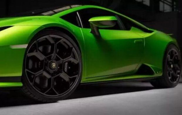 Lamborghini'nin ilk hibrit modeli ortaya çıktı