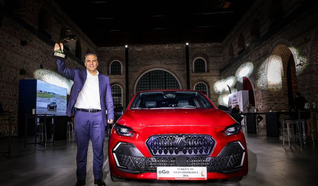 Türkiye'nin Lideri Renault Clio, Şimdi de Türkiye'de Yılın Otomobili
