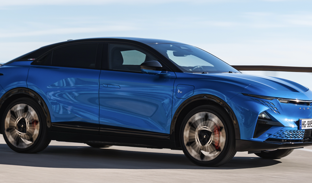 “Takım elbiseli yarış otomobili” Alpine A390, Türkiye’de satışa sunuldu