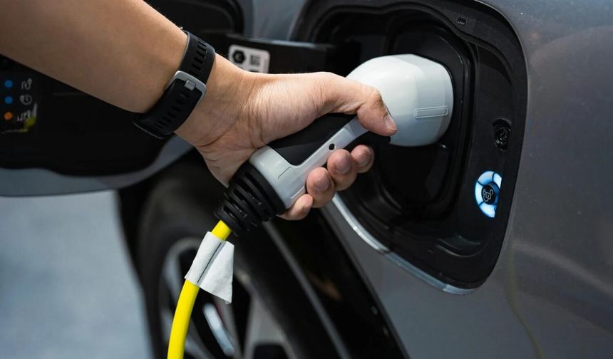 Elektrikli araçlar resmi tahminleri yıktı geçti: Sürücüler EV’leri sevdi